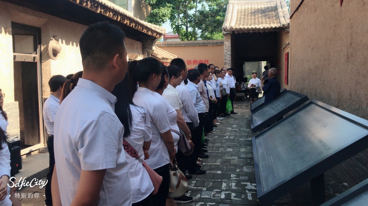 陜西黑貓黨委組織預(yù)備黨員參加韓城市兩新 組織開展的“守初心、擔(dān)使命、聽黨話、 跟黨走”主題黨建活動