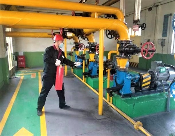 陜西黑貓消防隊(duì)在“119消防宣傳日”期間開展演練活動(dòng) 陜西黑貓消防隊(duì)在“119消防宣傳日”期間開展演練活動(dòng)