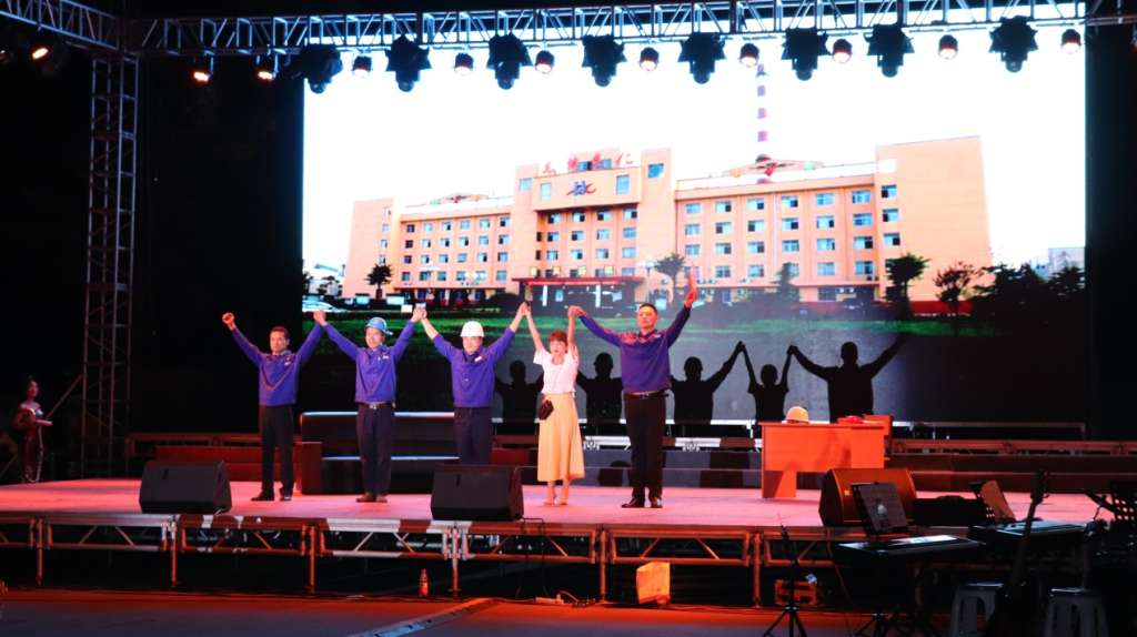 六年同風(fēng)雨   全員共歡騰