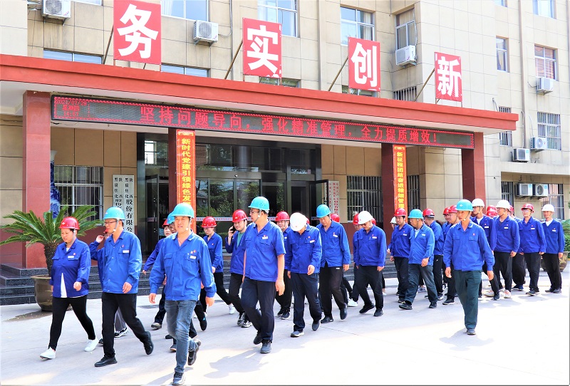 黑貓焦化工會(huì)開展夏季送涼爽活動(dòng)